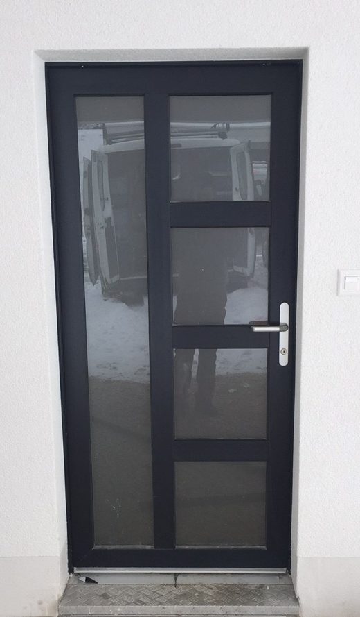 Porte d'entrée bois-métal anthracite sur mesure — Piazza SA Reconvilier