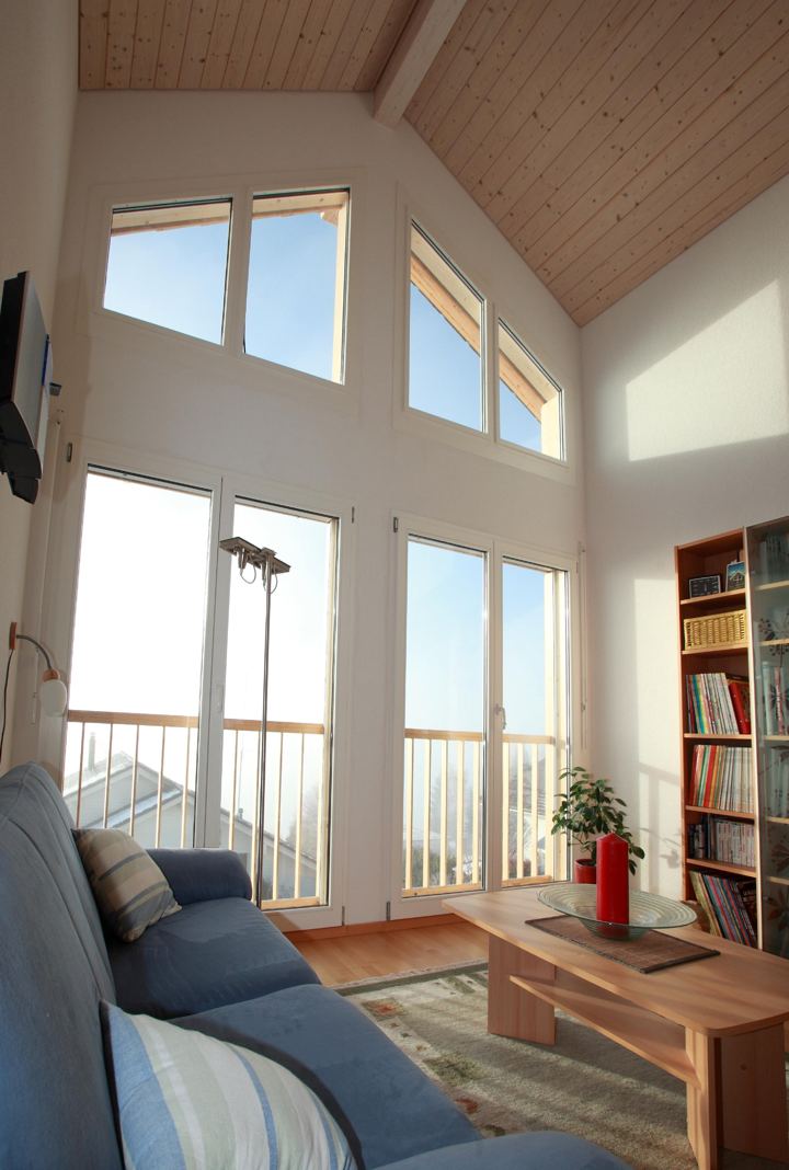 Nouvelle construction à Loveresse — grandes baies vitrées bois-métal avec vue sur le Jura bernois, Piazza SA